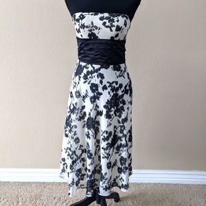 White House Black Market Strapless Floral Tea Dress Size 2